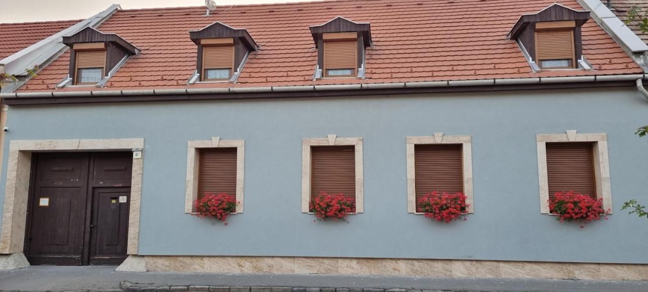 Hotel Székely Vendégház Esztergom Exterior foto